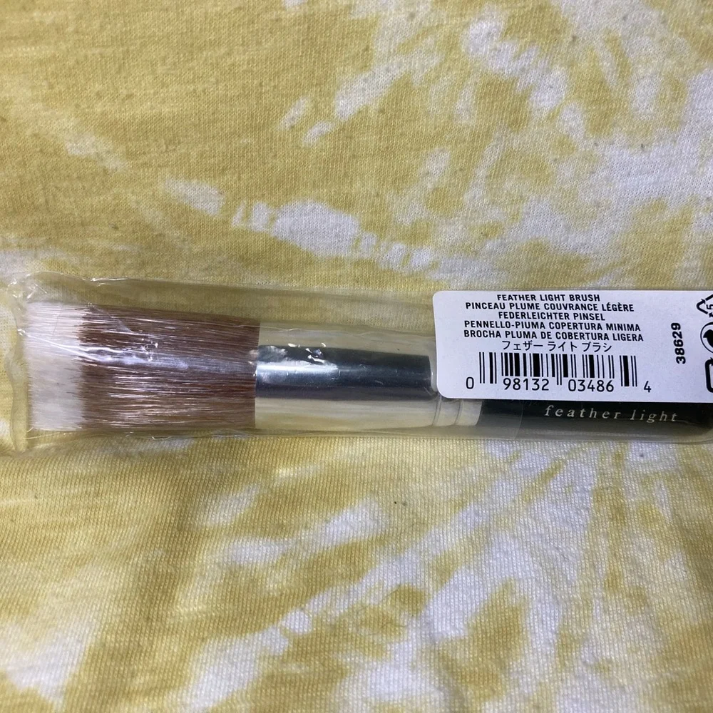 BareMinerals Feather Light Brush